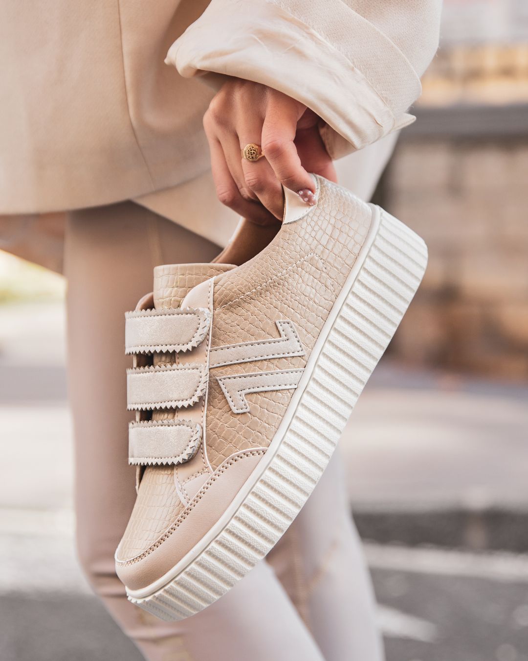 Basket femme beige creepers à scratch - CL73 SNAKE - Casualmode.fr